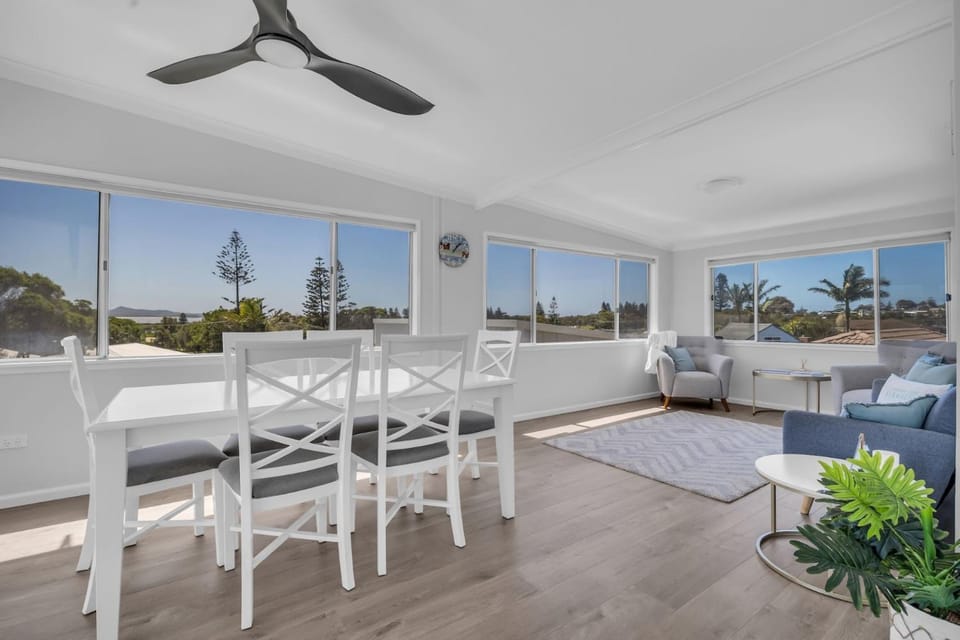 View (from property/room), Living room, Dining area