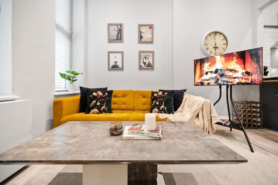 TV and multimedia, Living room, Seating area