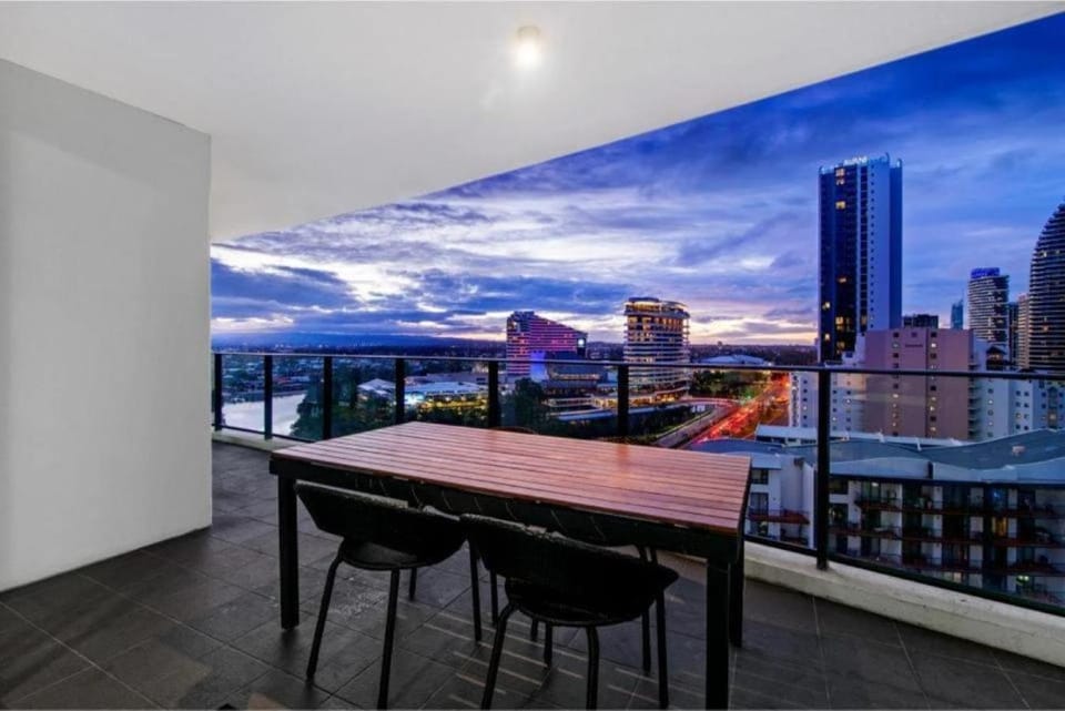 View (from property/room), Balcony/Terrace, Seating area, City view
