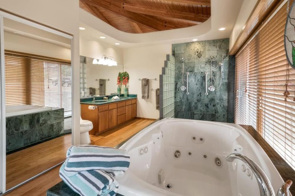 Outrigger Paradise Hale Wa a Pale with Private Pool House in Holualoa