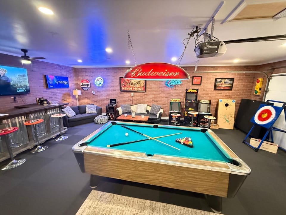 Communal lounge/ TV room, Billiard, Game Room, Evening entertainment