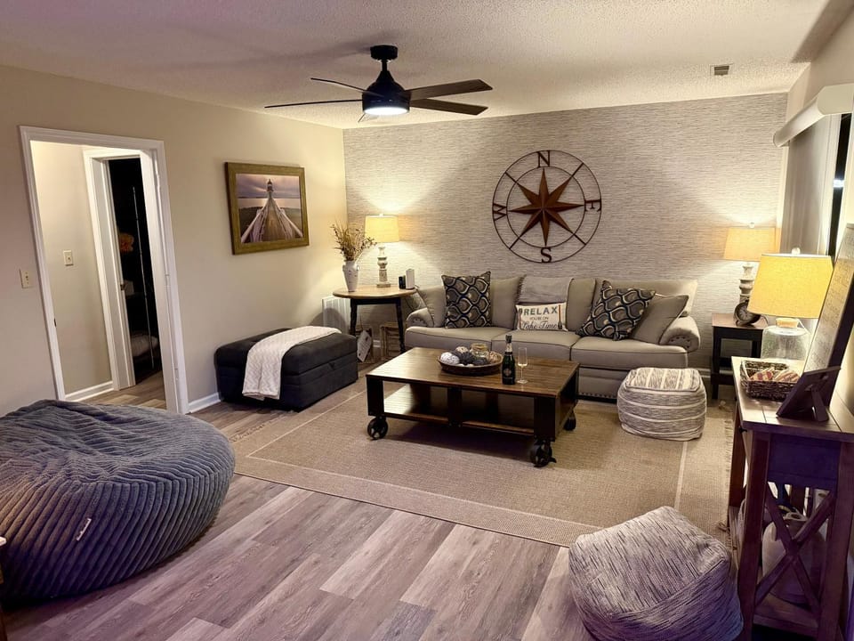 Living room, Photo of the whole room, Seating area