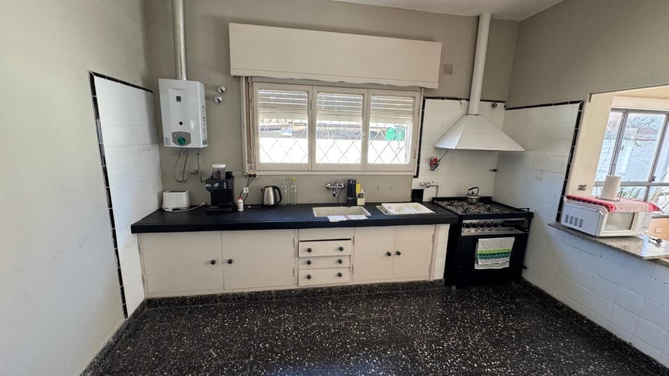 Coffee/tea facilities, Kitchen or kitchenette, oven, pet friendly, stove, toaster