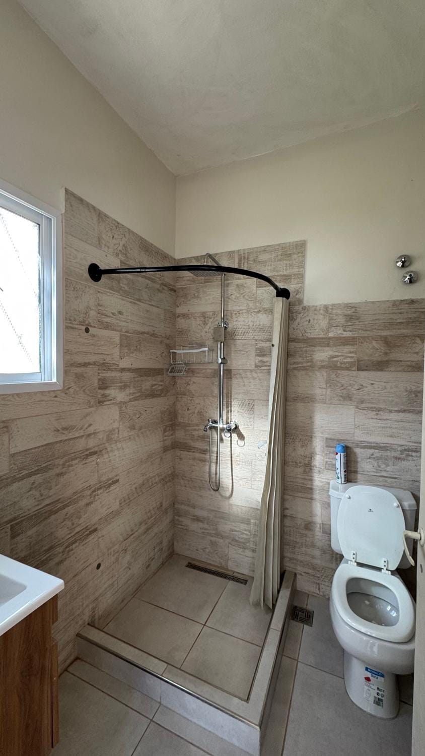 Shower, Toilet, Bathroom, towels