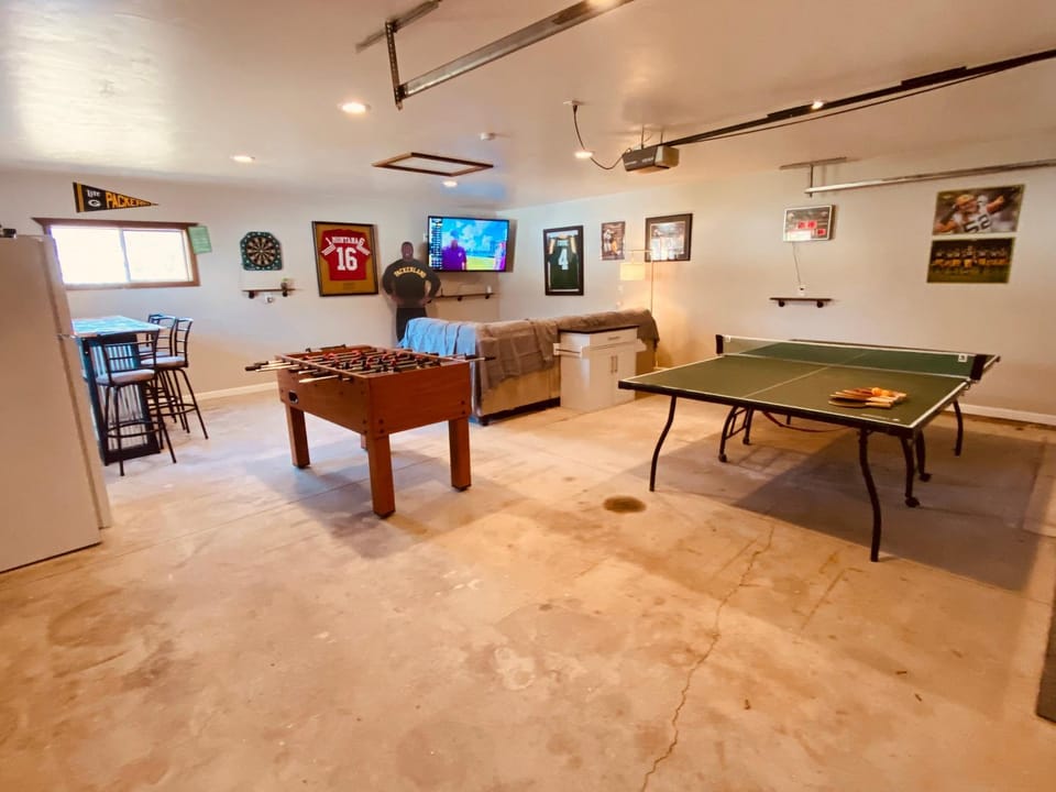 Green Bay Packer Game House or Resch Expo less than 1 mile from Lambeau Field House in Ashwaubenon