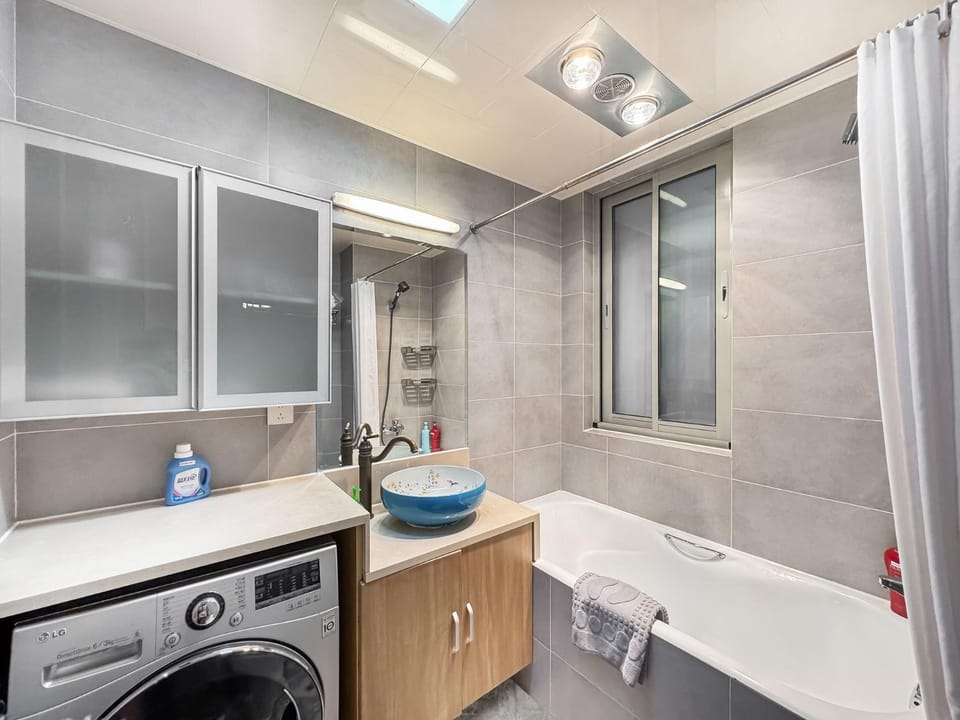 Shower, Bathroom, Bath, towels, washing machine, dryer