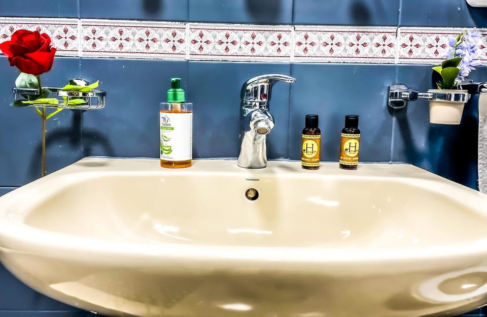 Cozy and Fully Equipped Apartment for Comfort and Luxury, Near the Train Station and Facing Hilton air conditioner Apartment in Tangier
