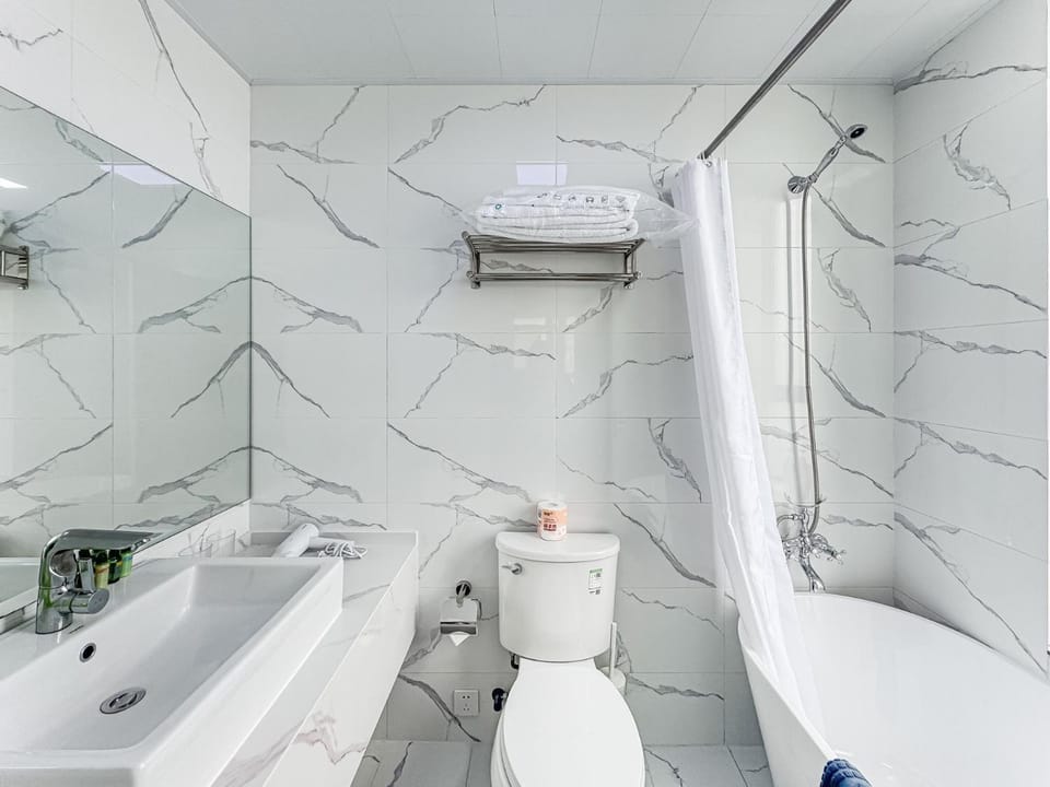 Shower, Toilet, Bathroom, Bath, towels