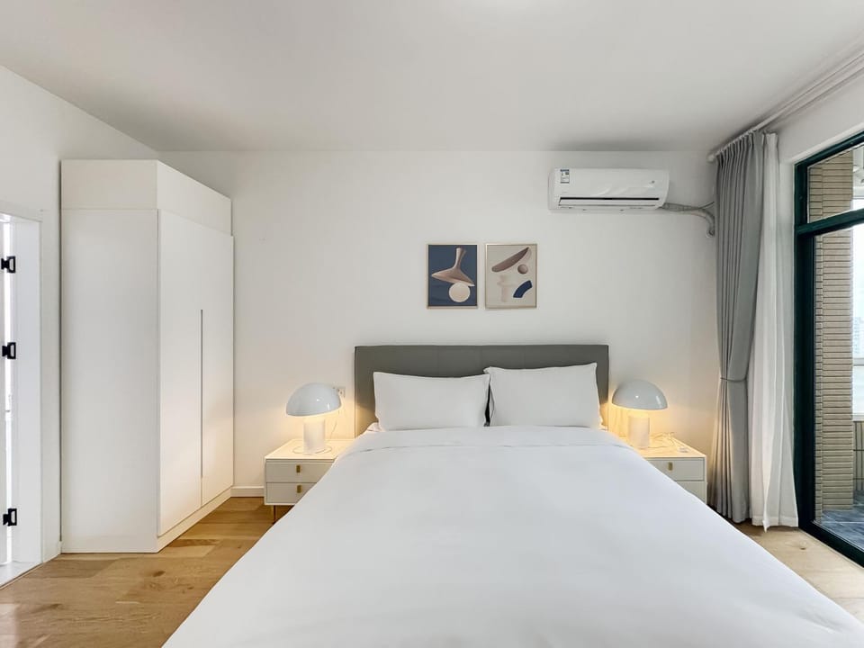 Bed, Photo of the whole room, Bedroom, wardrobe, air conditioner