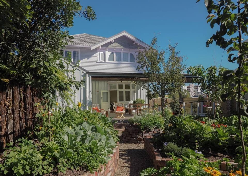 Property building, Day, Garden, Garden view