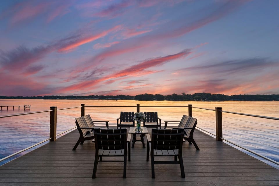 Lakefront Living House in Mooresville