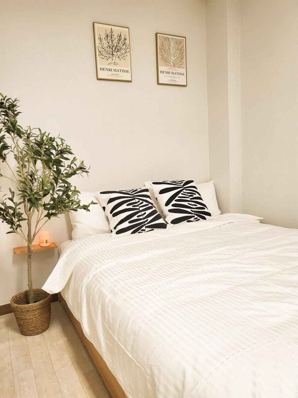 Bed, Photo of the whole room