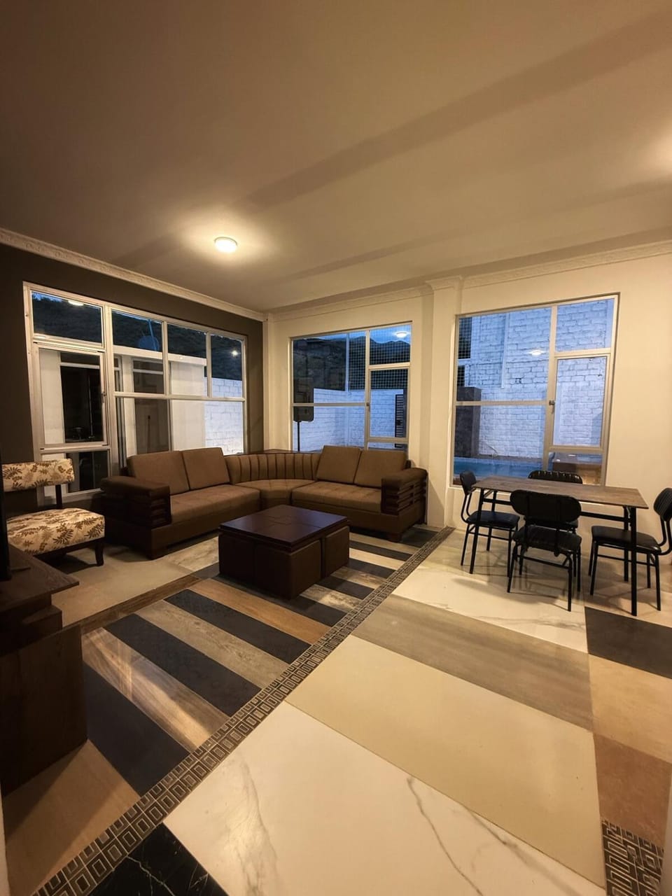Living room, Seating area