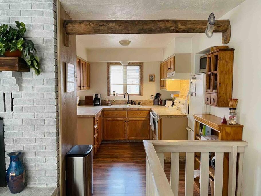 Enjoy a Sweet Retreat in downtown Kanab House in Kanab