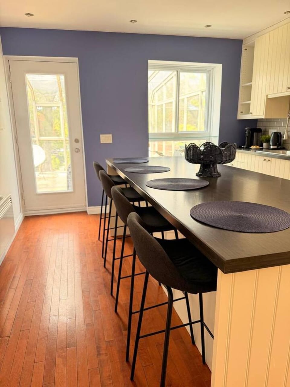 Maison Des Jardins B & B Bed and Breakfast in Laval