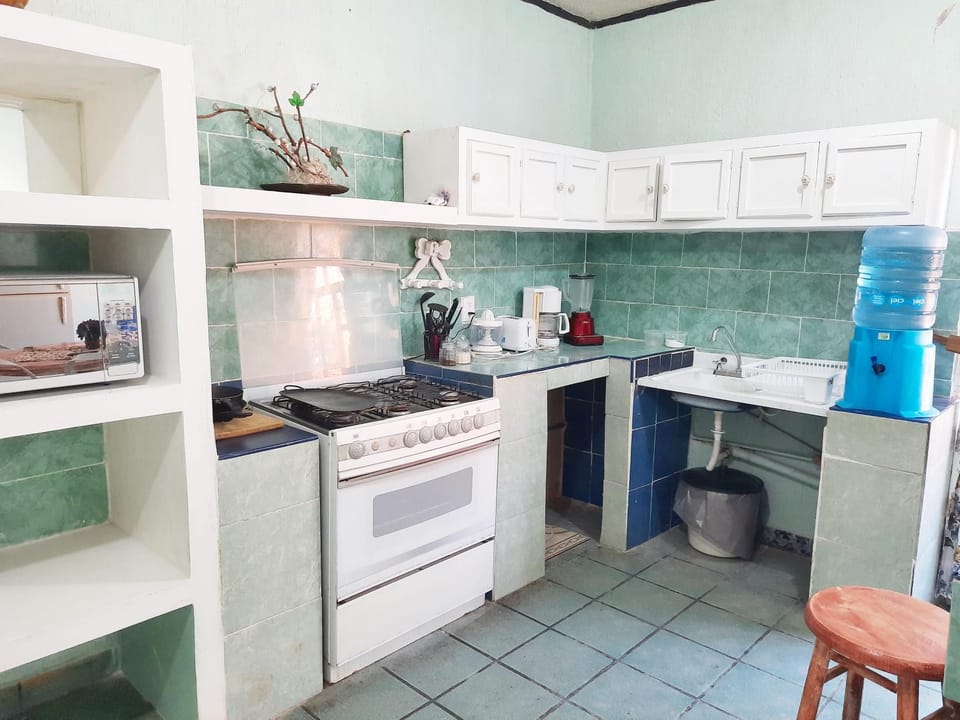 Kitchen or kitchenette, oven, pet friendly, stove, toaster