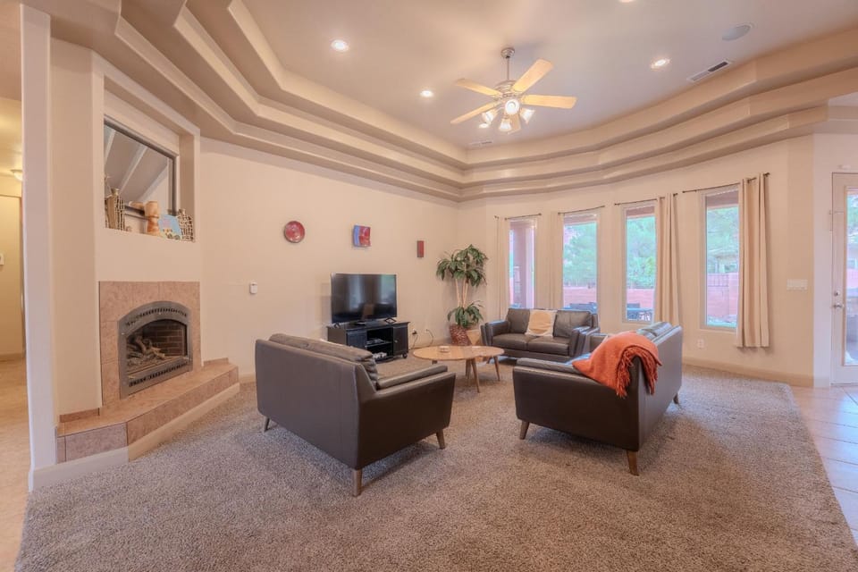Spirit of the Rock Large Vacation Home in Kanab House in Kanab