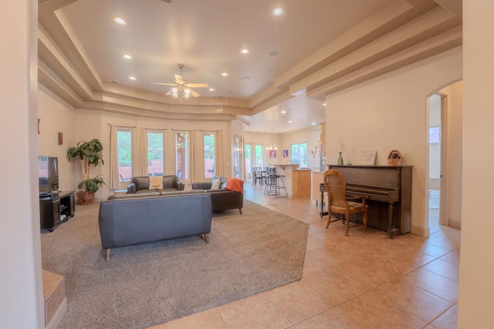 Spirit of the Rock Large Vacation Home in Kanab House in Kanab