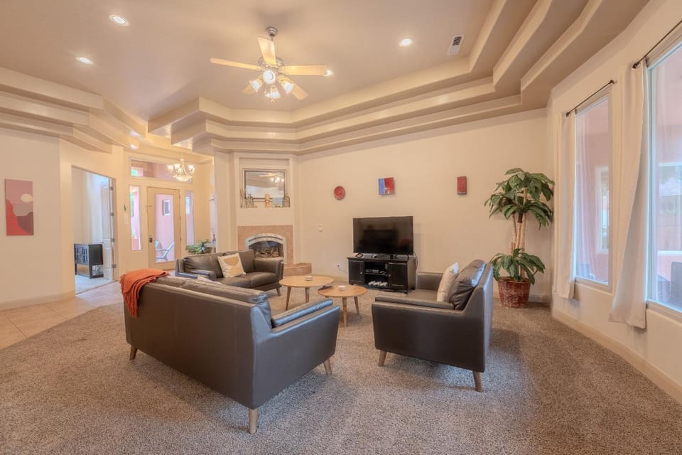 Spirit of the Rock Large Vacation Home in Kanab House in Kanab