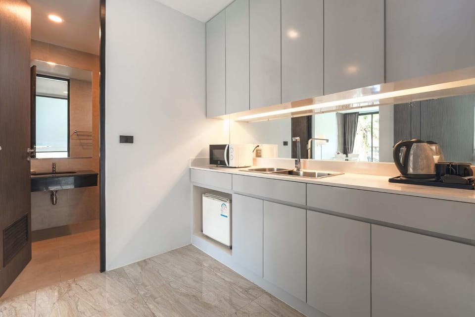 Kitchen or kitchenette, dishwasher