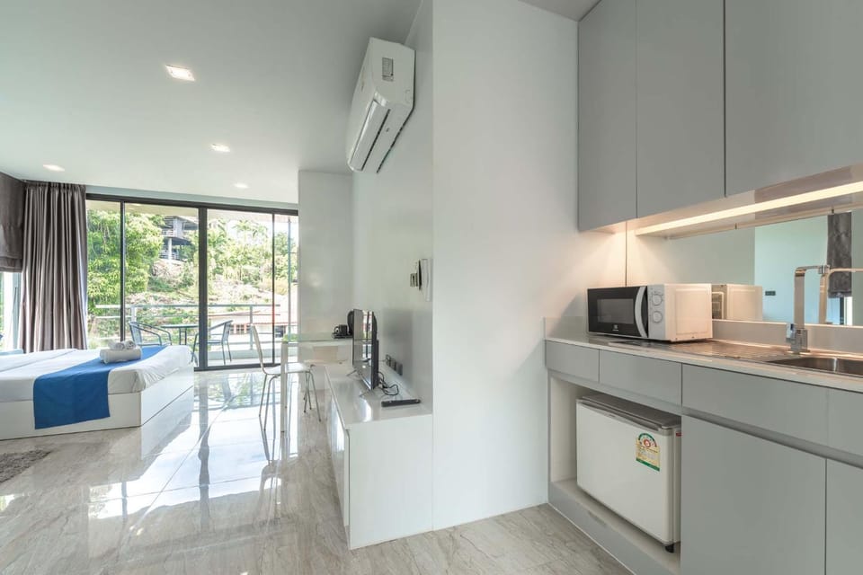 Bed, Kitchen or kitchenette, Seating area, Bedroom