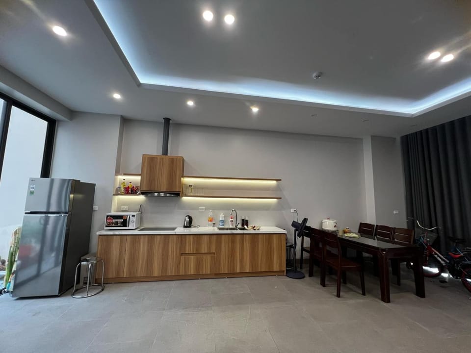 Kitchen or kitchenette, Dining area, oven, stove