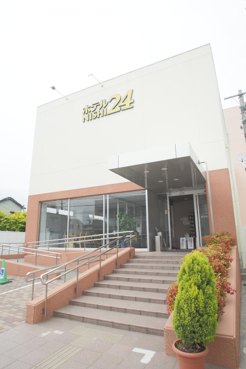 Facade/entrance