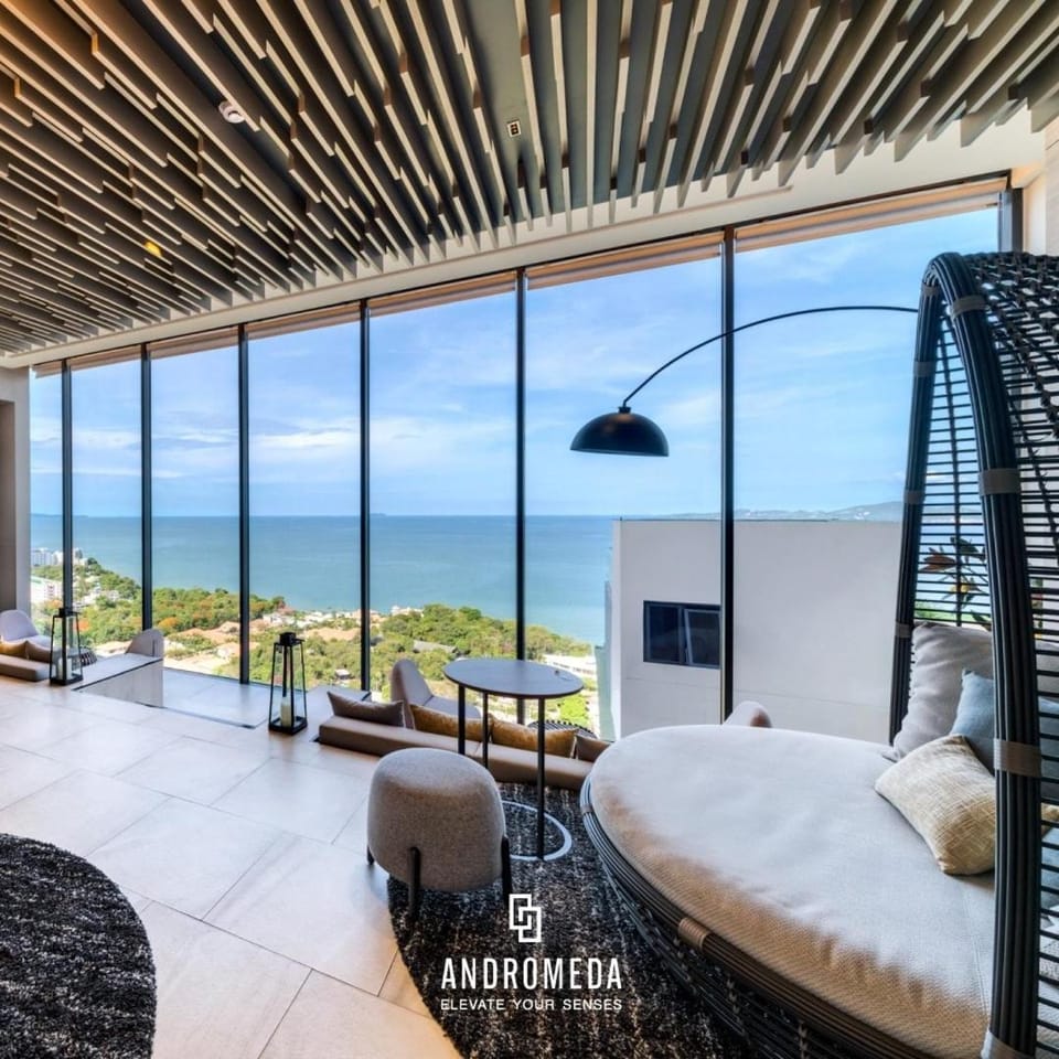 Sea View At The Beach Front - Breathtaking View Apartment in Pattaya City