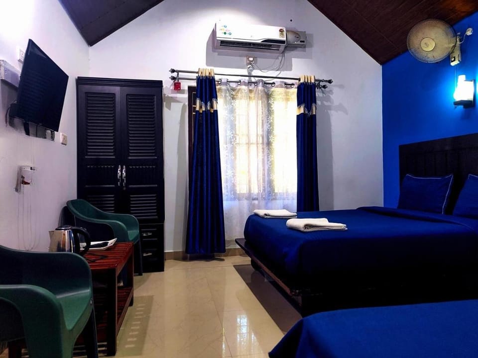 Communal lounge/ TV room, Bed, TV and multimedia, Photo of the whole room, Seating area, Evening entertainment, Bedroom, air conditioner