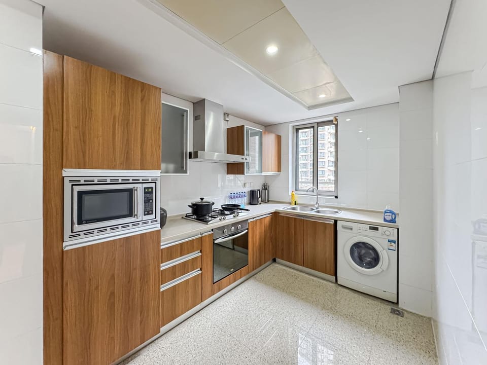 Kitchen or kitchenette, stove, dryer