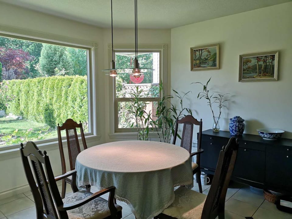 Restaurant/places to eat, Dining area