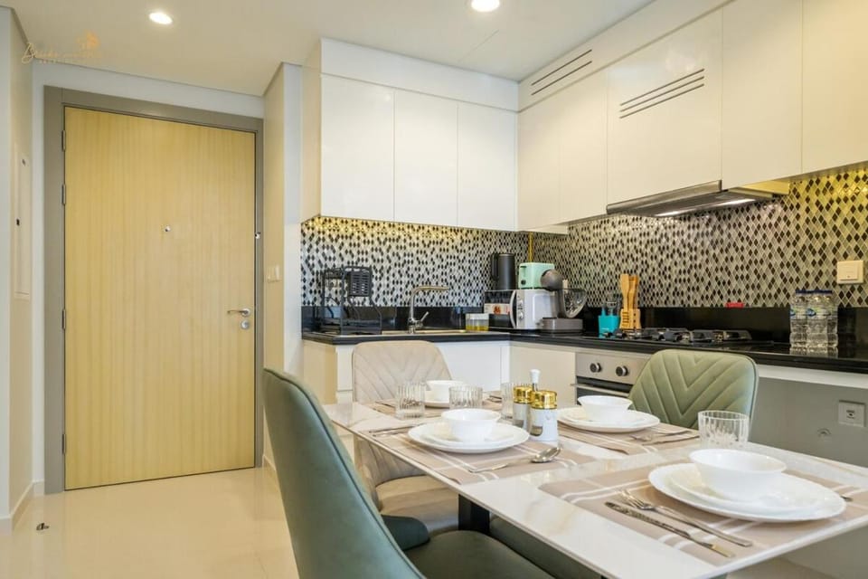 Elegant Sunset View 3BHK 7pax House in Dubai