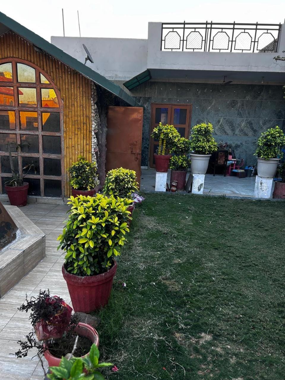 SAUDAMINI NIWAS, Sarthak Enclave Apartment in Delhi