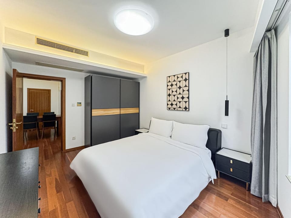 Bed, Photo of the whole room, Seating area, Bedroom, wardrobe