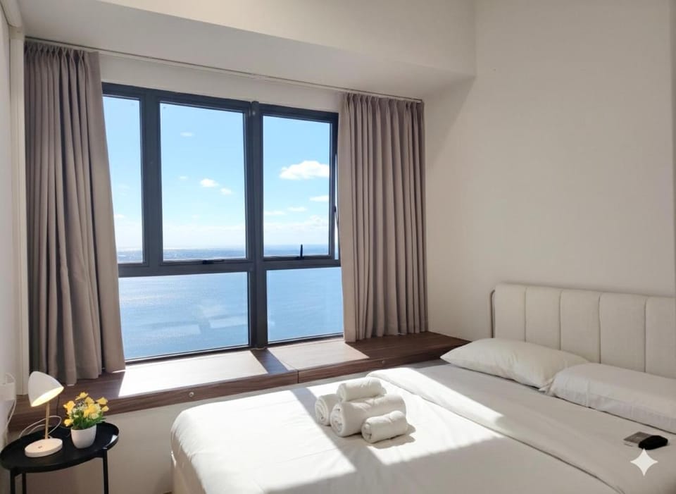 Bed, Seating area, Sea view