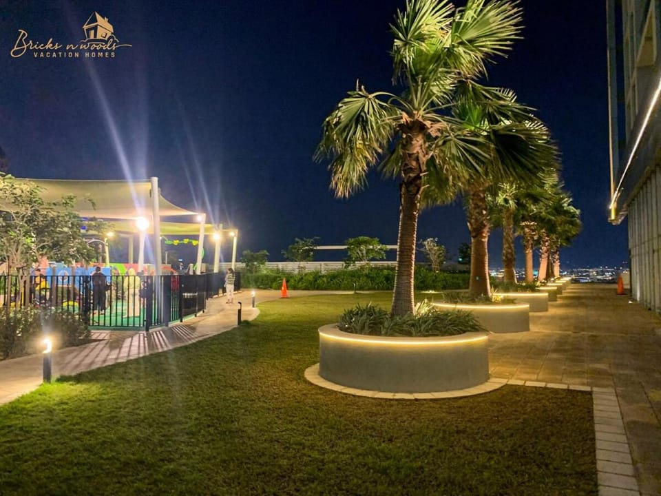 Classic Canal View 2 Bhk 6pax House in Dubai