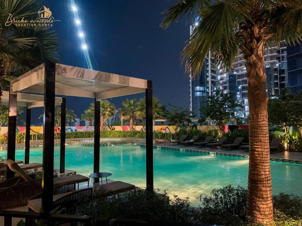 Classic Canal View 2 Bhk 6pax House in Dubai