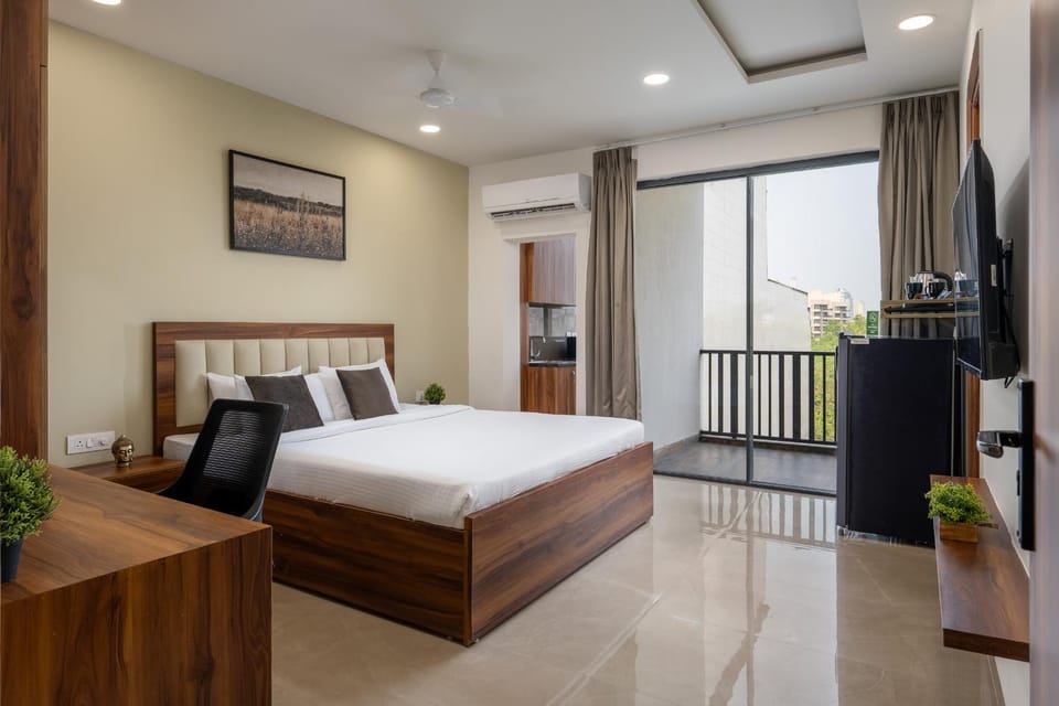 Bed, TV and multimedia, Bedroom