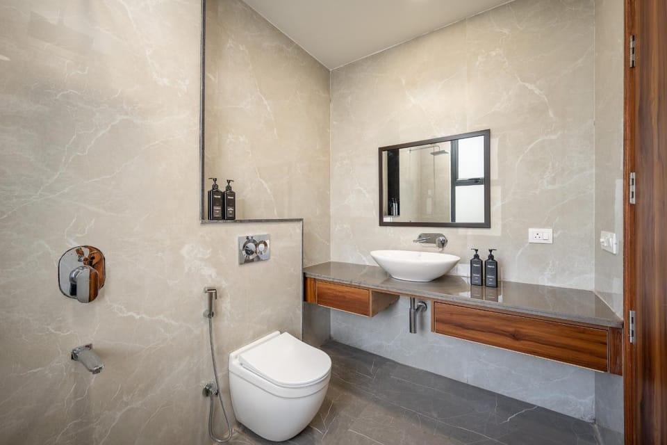 Shower, Toilet, towels
