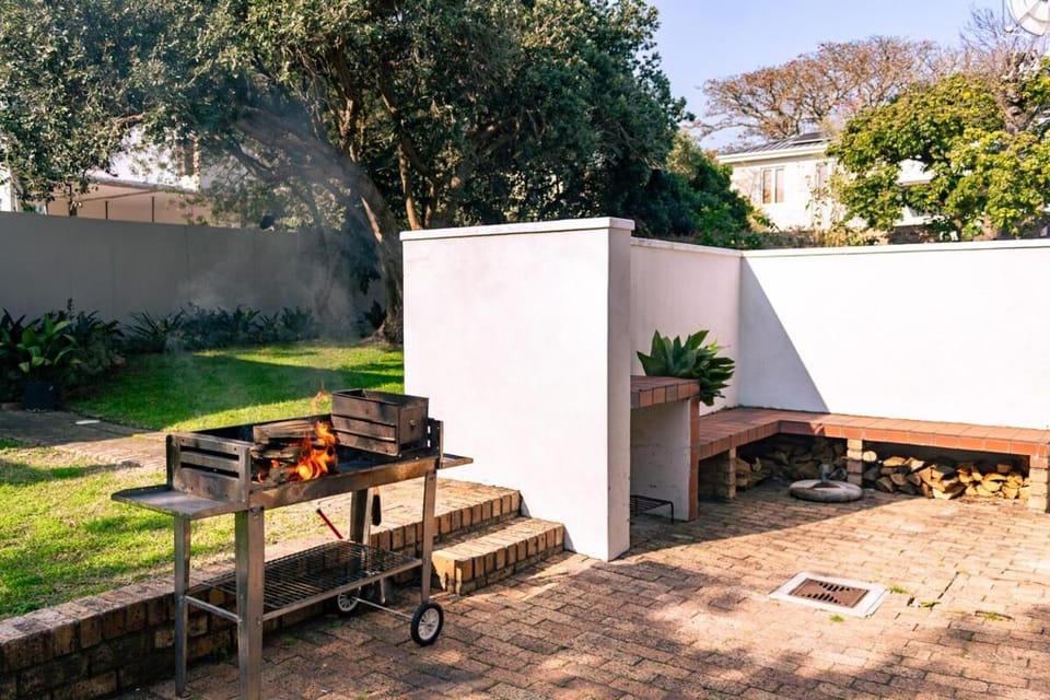 Patio, Day, BBQ facilities, Garden, Garden view