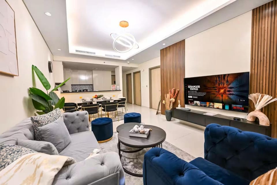 Communal lounge/ TV room, TV and multimedia, Living room, Seating area, Evening entertainment