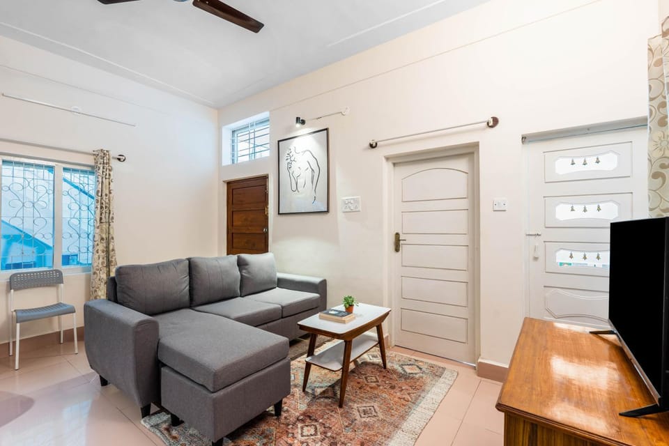 Communal lounge/ TV room, TV and multimedia, Living room, Seating area, Evening entertainment