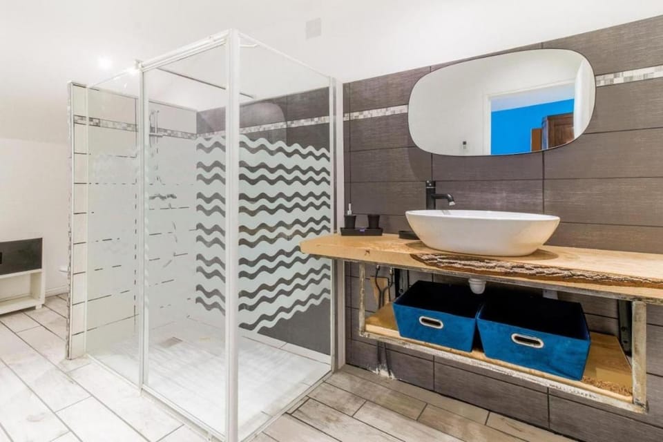 Shower, Bathroom