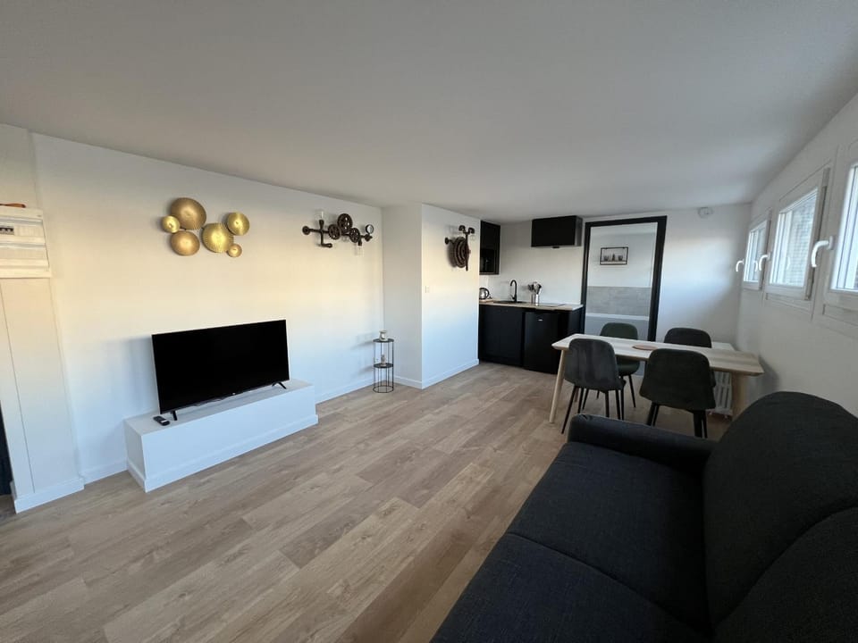Communal lounge/ TV room, Living room