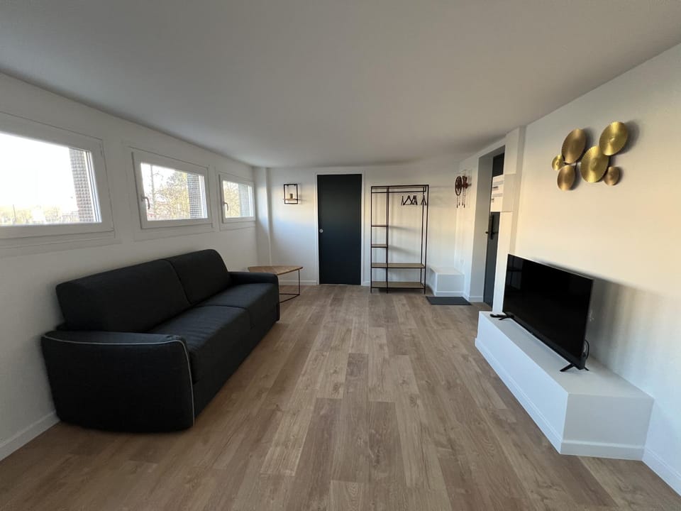 Communal lounge/ TV room, Living room