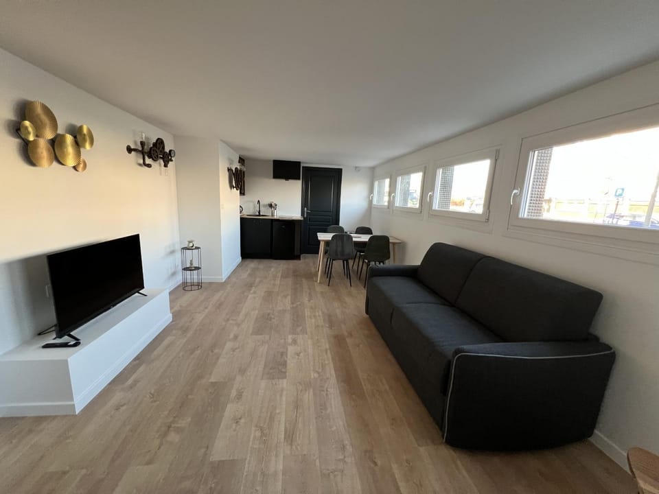 Communal lounge/ TV room, Living room