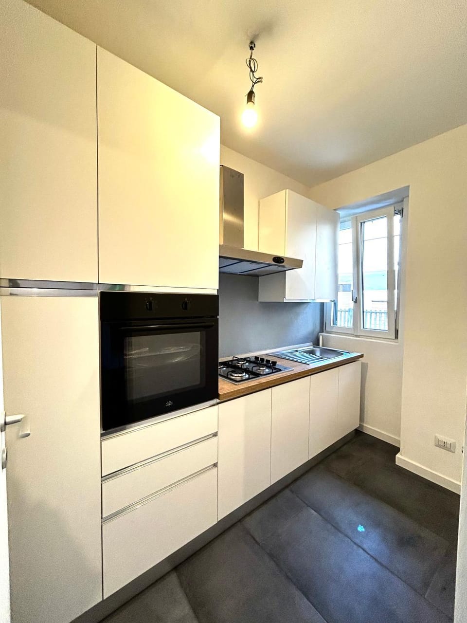 Kitchen or kitchenette, oven, pet friendly, stove