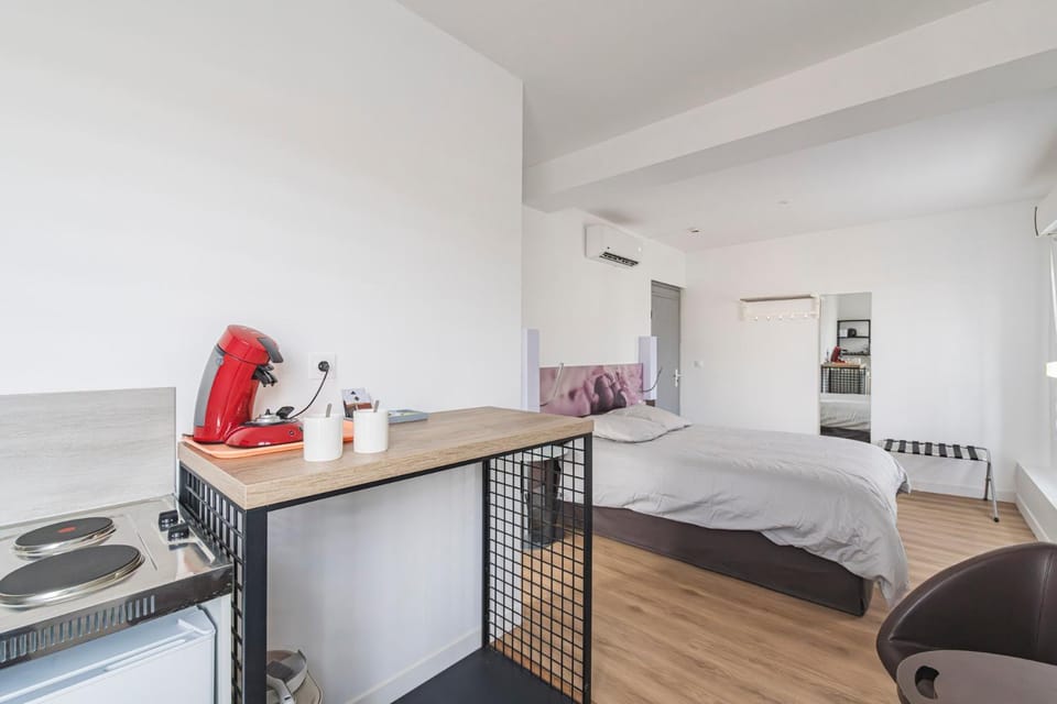 Kitchen or kitchenette, Dining area, internet