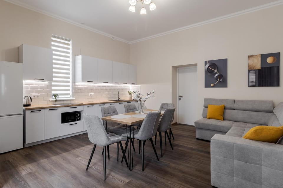 Kitchen or kitchenette, Seating area, Dining area, stove