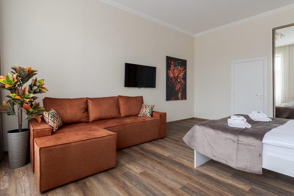 Bed, TV and multimedia, Photo of the whole room, Seating area, Bedroom, towels